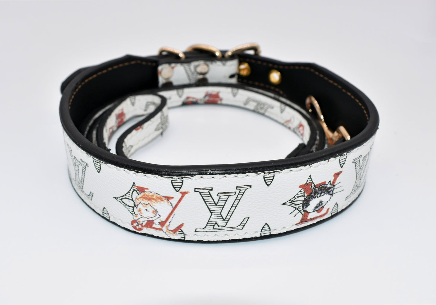 LV LEATHER ANIMAL PRINT COLLAR SET image 0