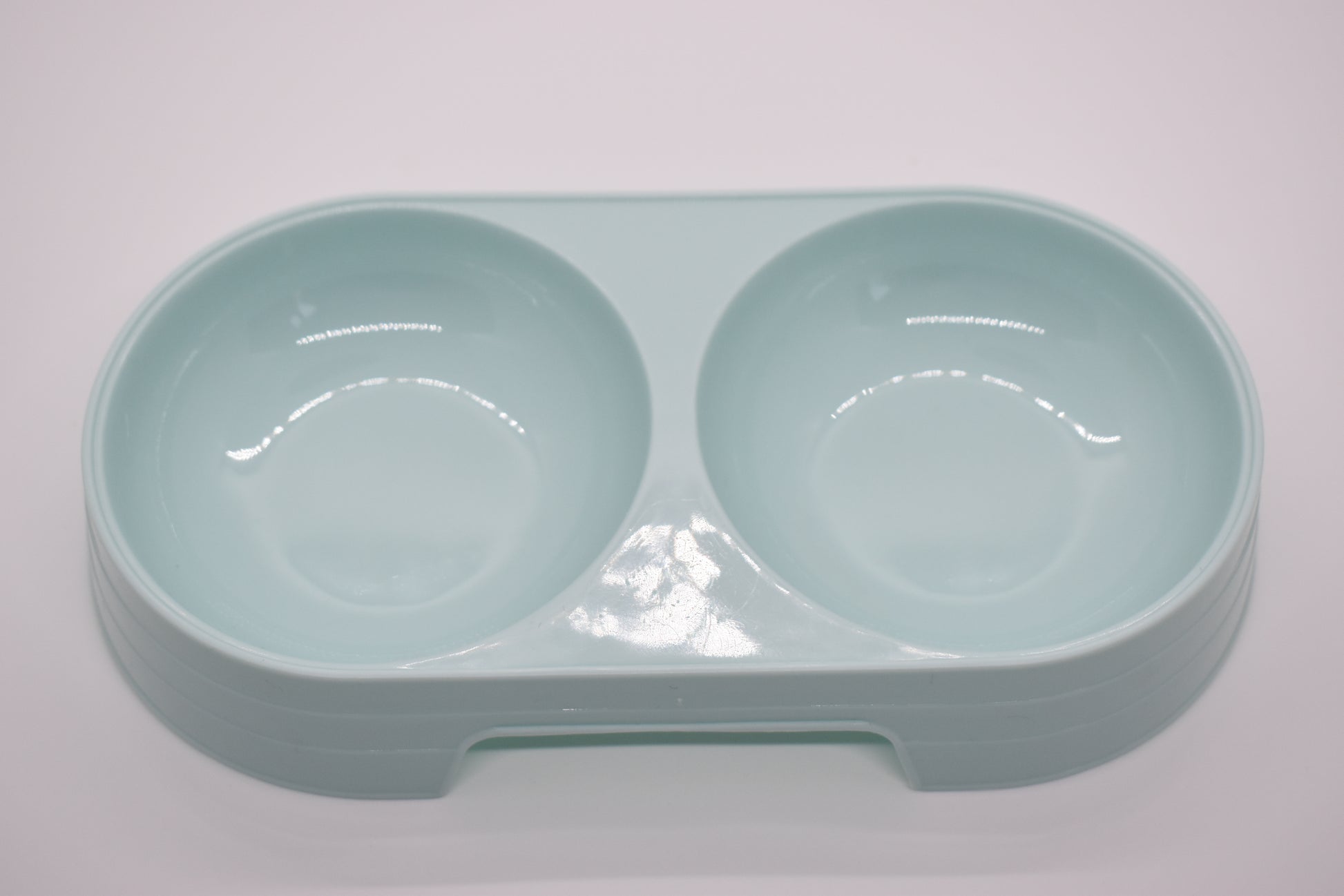 SMALL PLASTIC TRADITIONAL FEEDER image 1