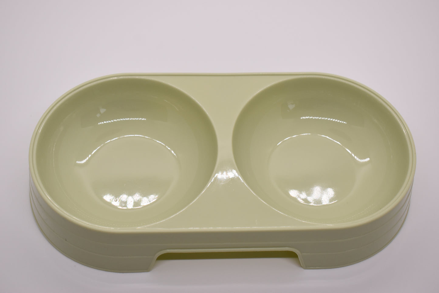 SMALL PLASTIC TRADITIONAL FEEDER image 3