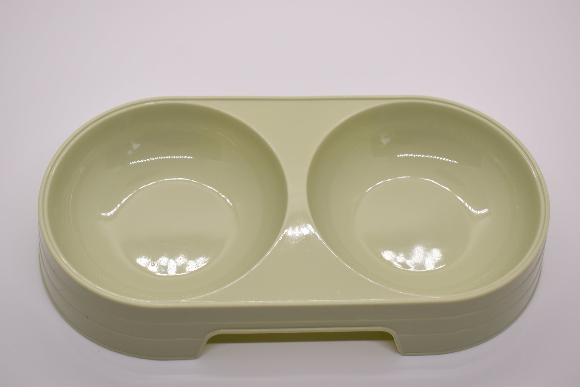 SMALL PLASTIC TRADITIONAL FEEDER image 3