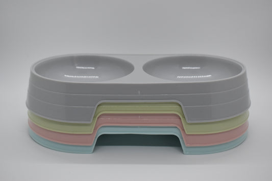 SMALL PLASTIC TRADITIONAL FEEDER image 0