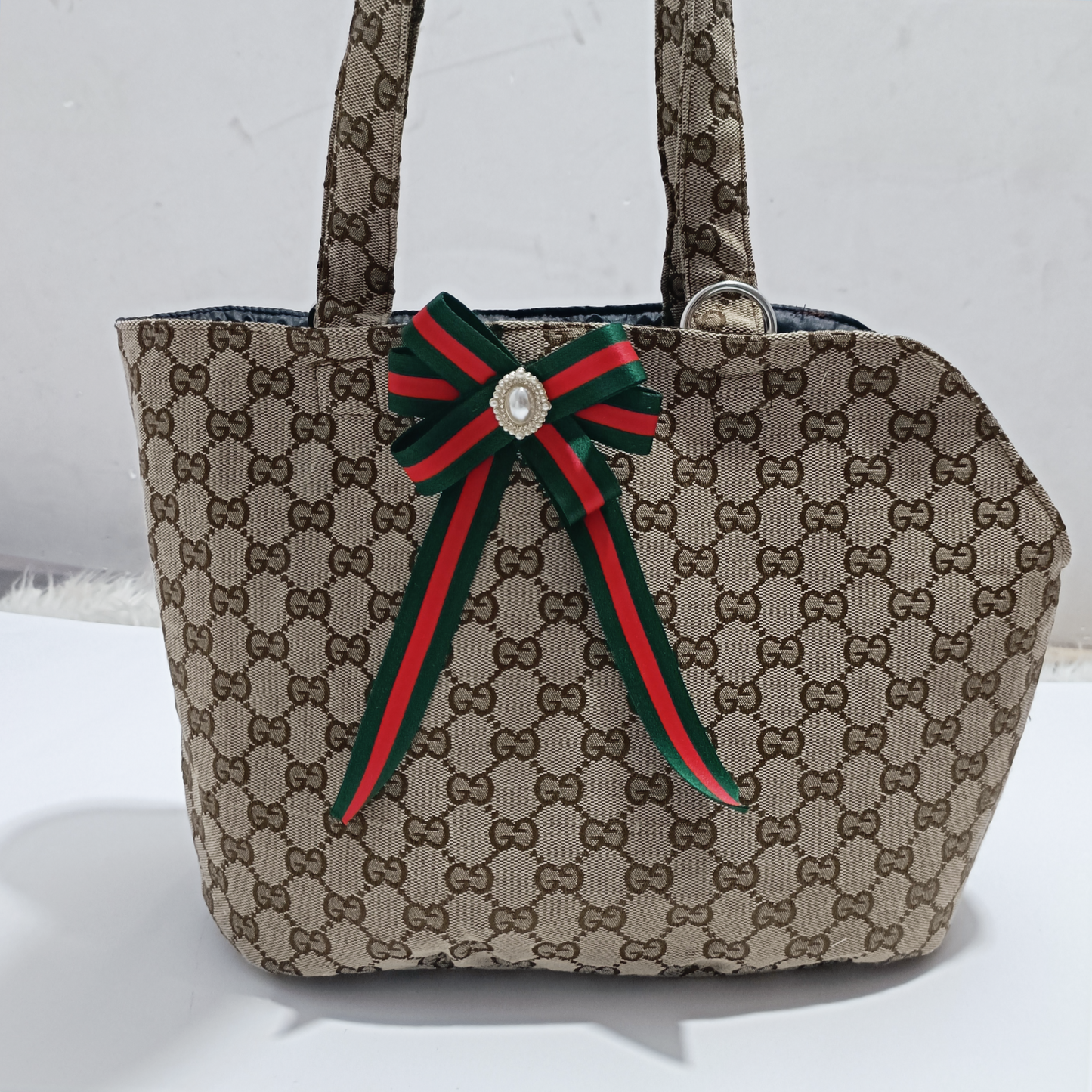 GG RIBBON PURSE CARRIER (BROWN) image 1